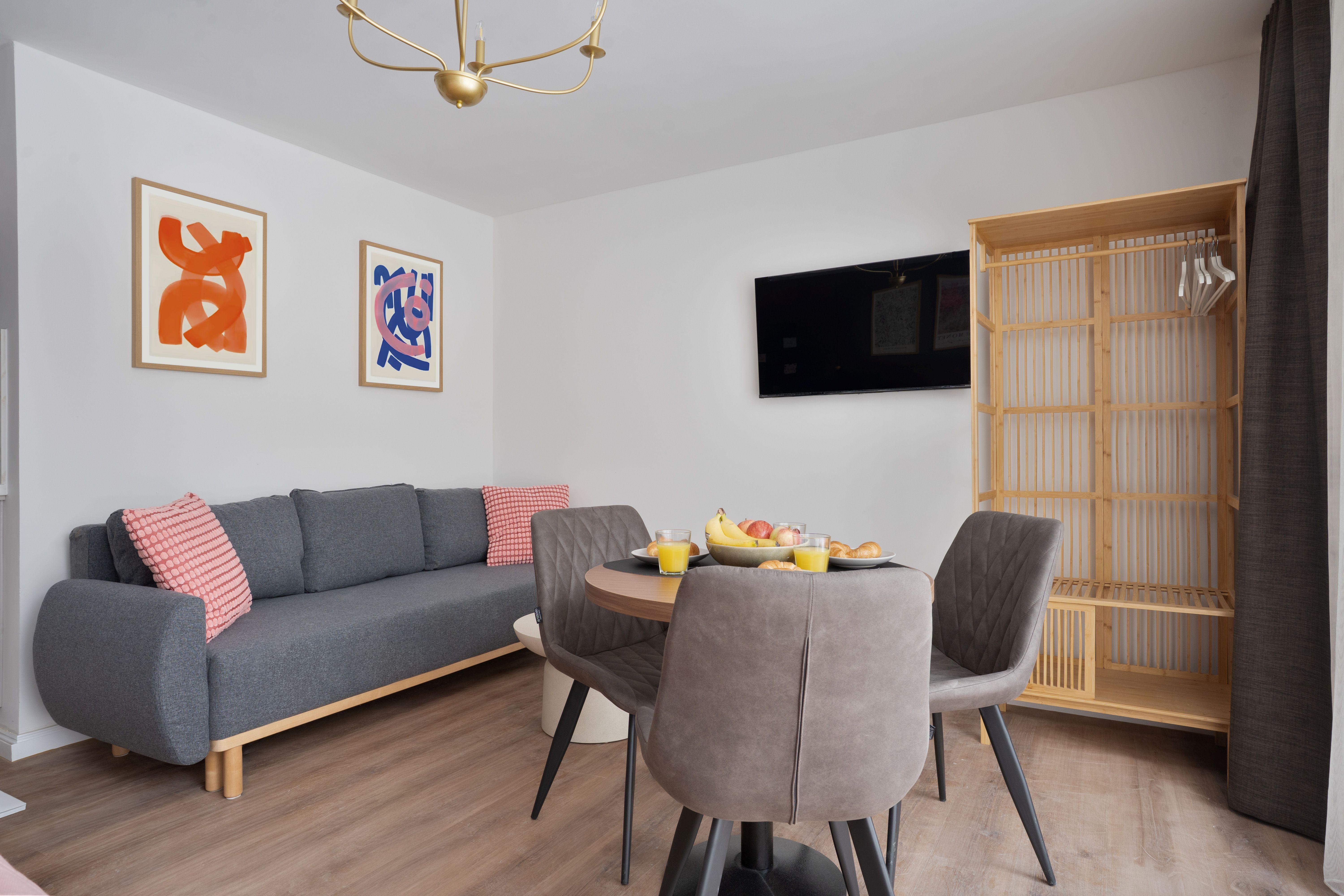 Deluxe Studio With Sofa | Kitchen | Home2share - 30