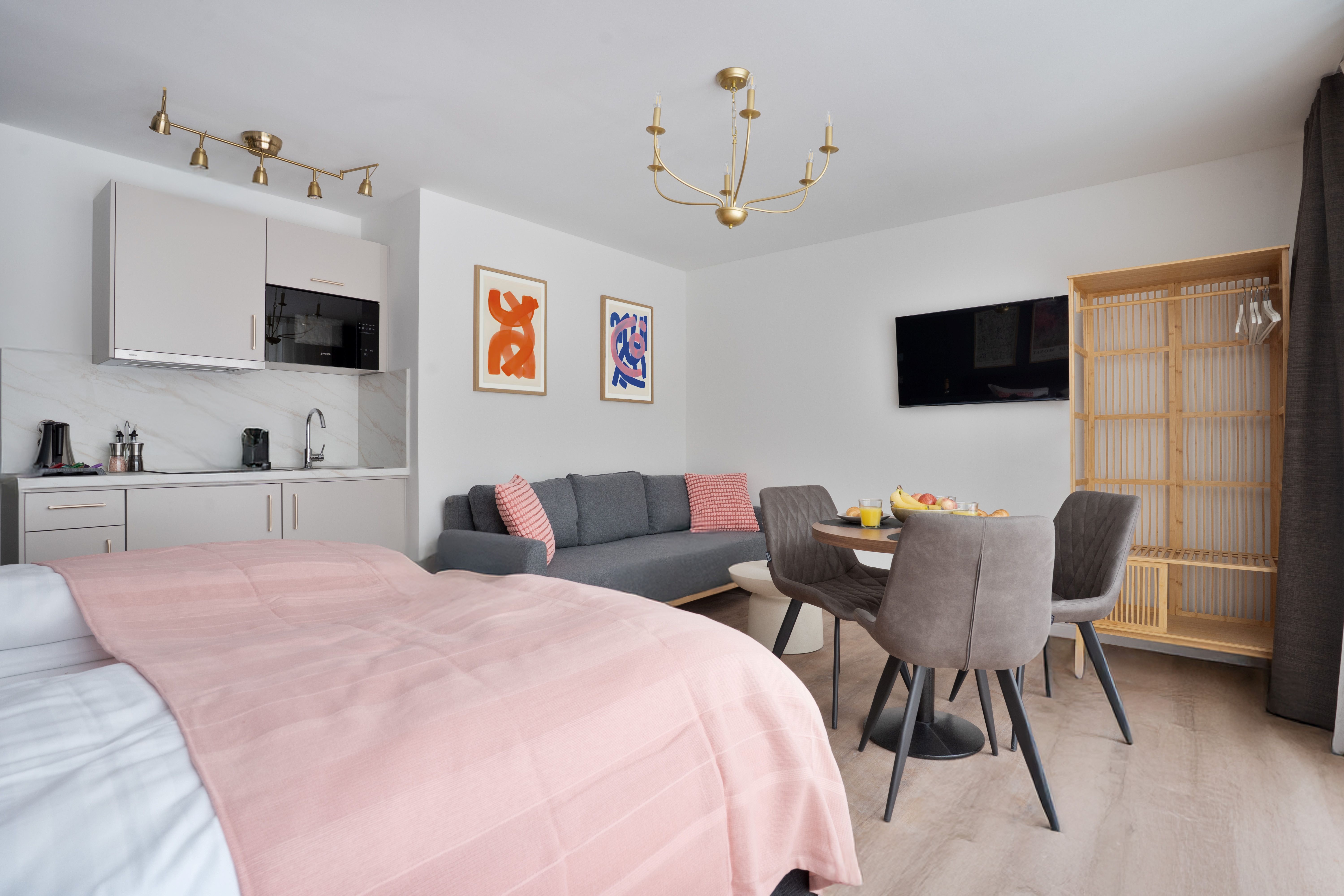 Deluxe Studio With Sofa | Kitchen | Home2share - 28