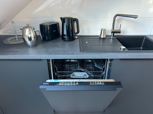 Stylish 2-Room Apartment | 90 m² | Dresden North | Parking & WiFi - Gallery - 25