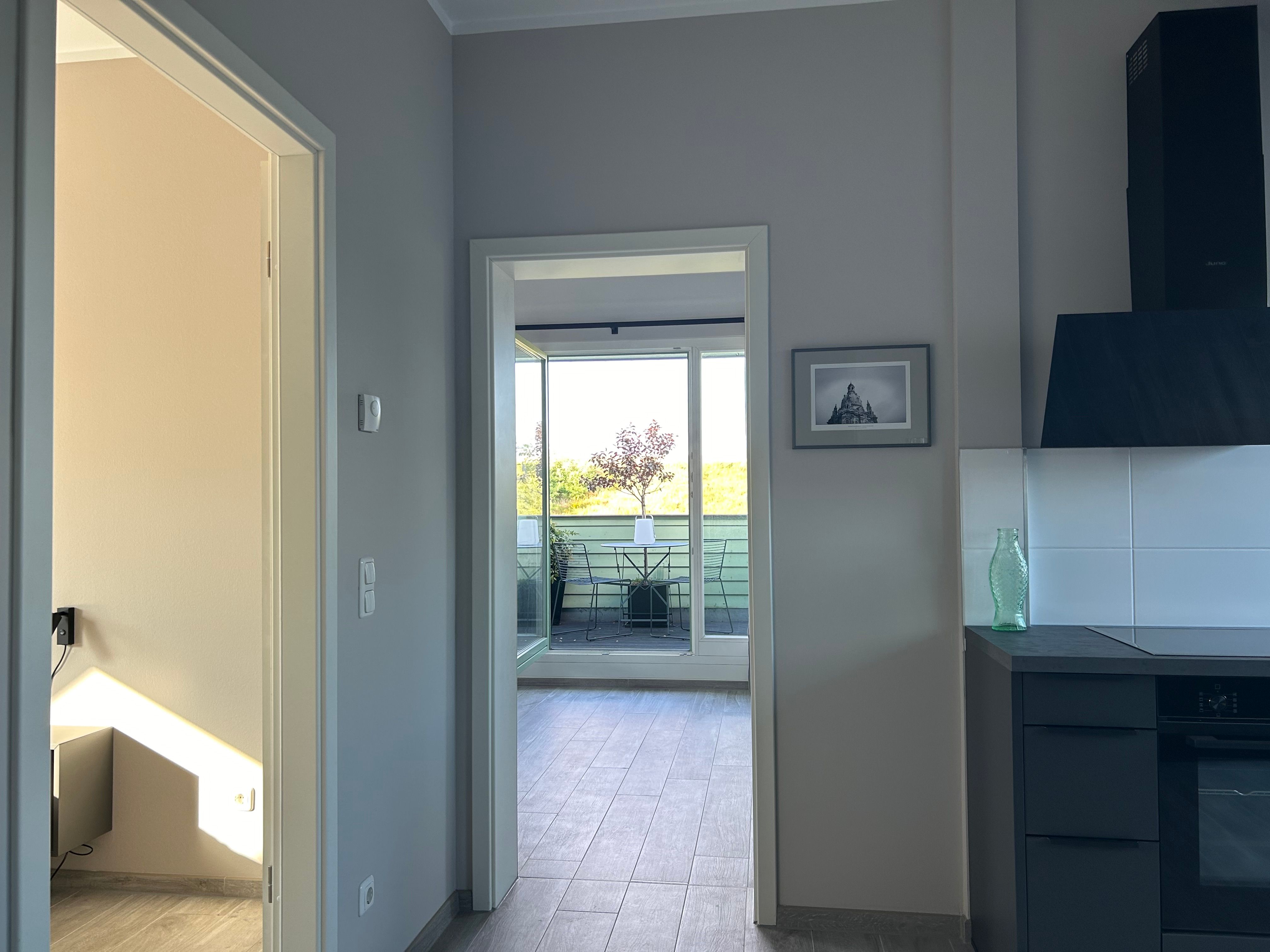 Stylish 2-Room Apartment | 90 M² | Dresden North | Parking & WiFi - 1