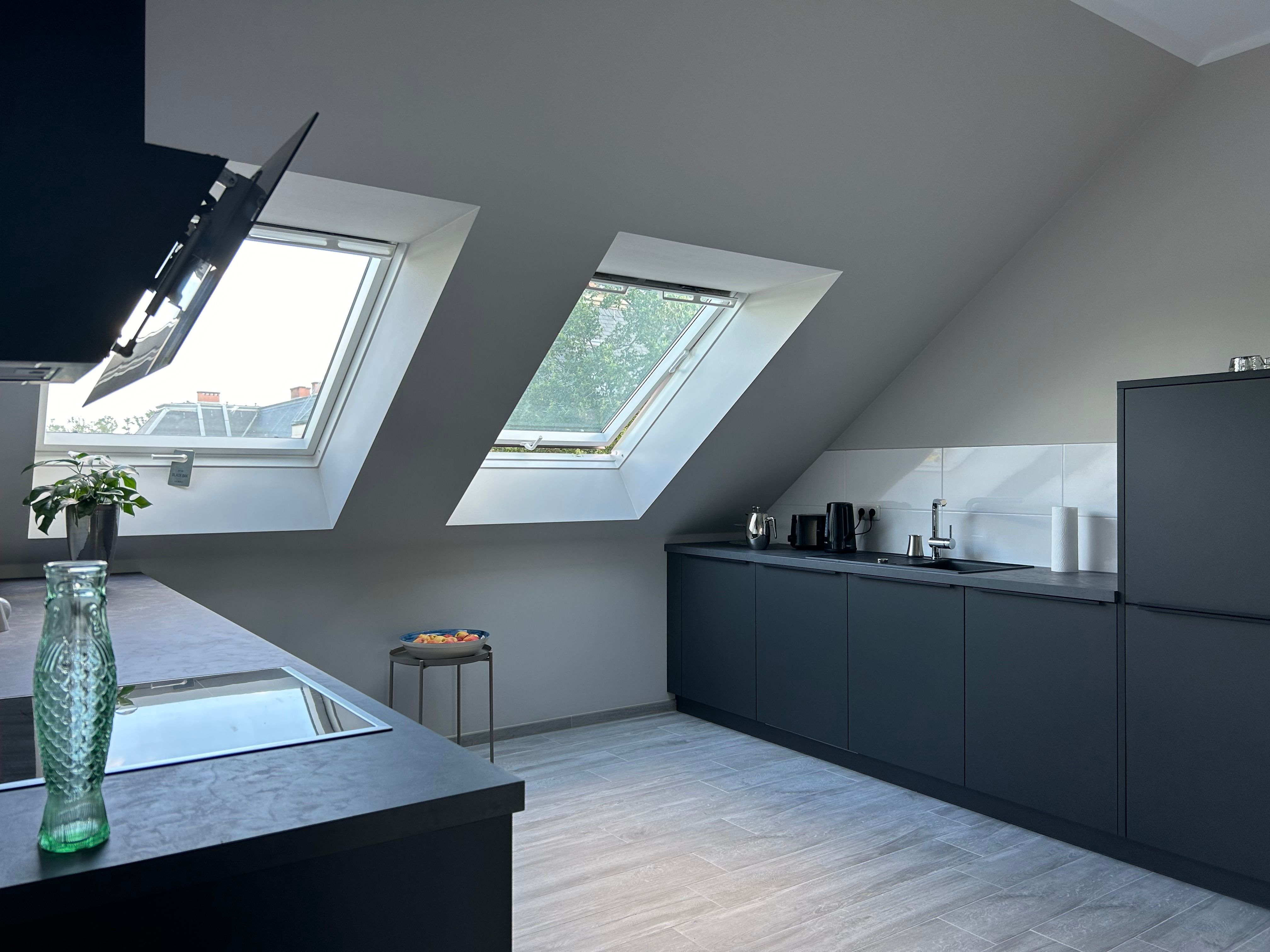 Stylish 2-Room Apartment | 90 M² | Dresden North | Parking & WiFi - 12