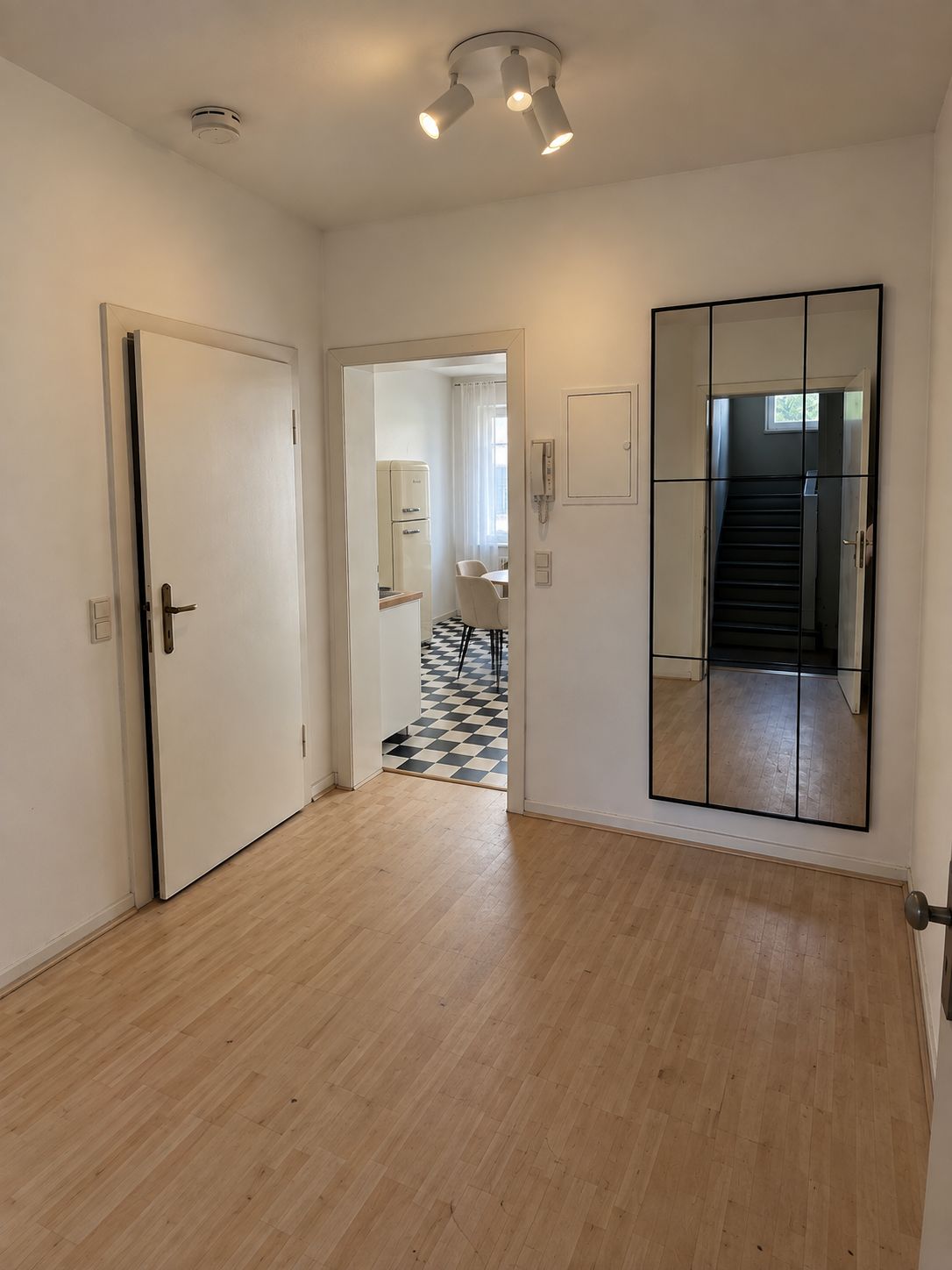 Furnished 2-Room Apartment In Düsseldorf Near EVK Hospital - 3