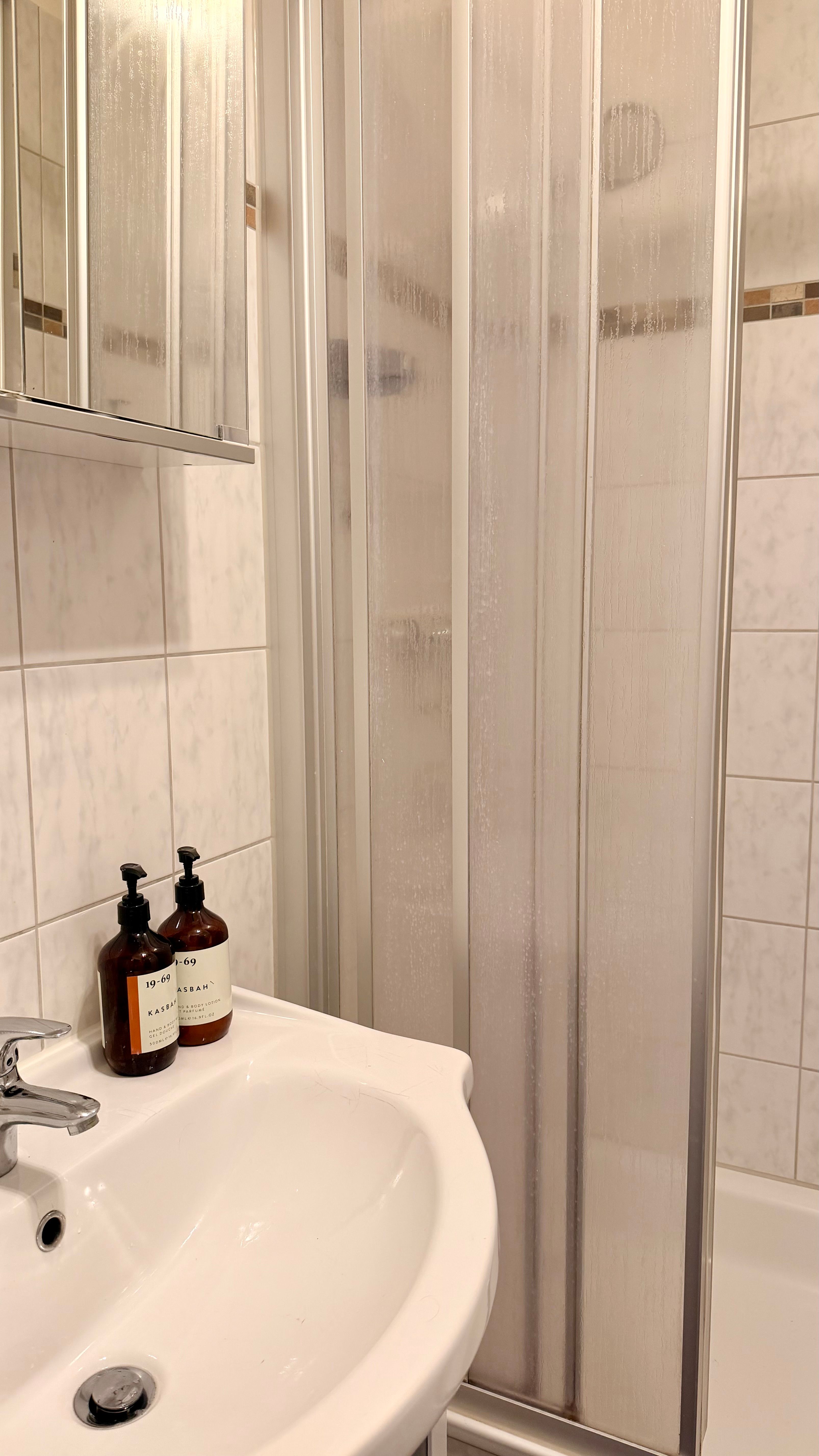 Stylish 4-Room Period Apartment With Balcony In Munich-Haidhausen - 9