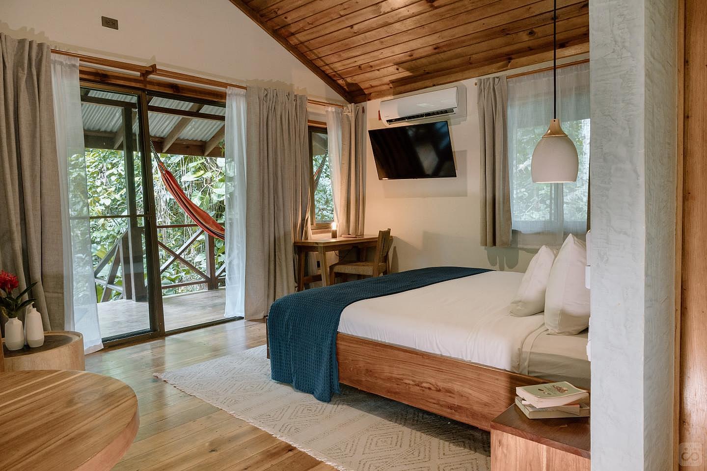 King Beachside Bungalow With AC - 3