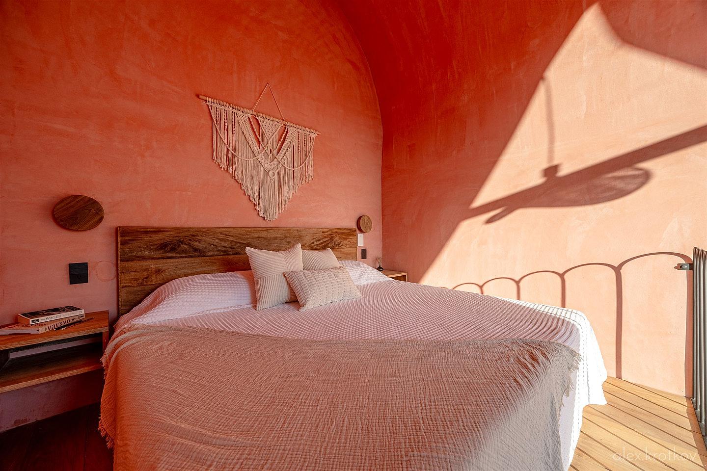 Arched King Loft - 3