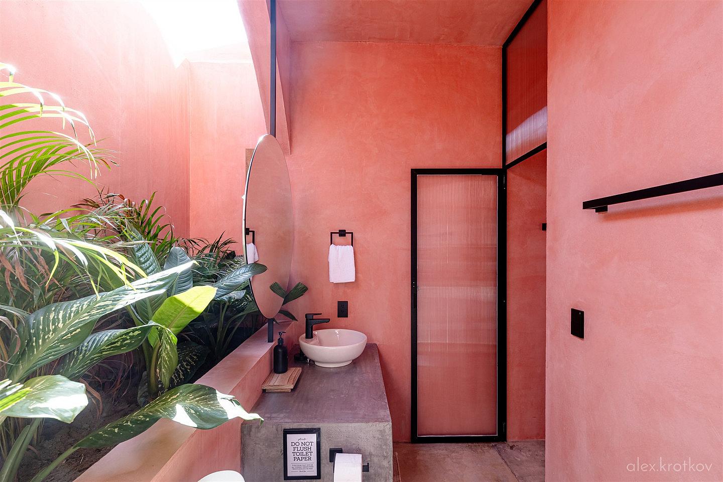 Garden Bath Queen Room - 4