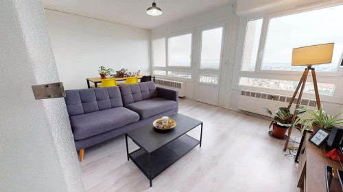 Room in Boulevard de l'Europe, Oullins-Pierre-Bénite for 82 m² with 3 bedrooms