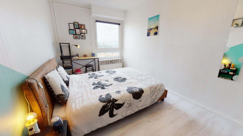 Room in Boulevard de l'Europe, Oullins-Pierre-Bénite for 82 m² with 3 bedrooms