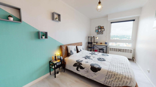 Room in Boulevard de l'Europe, Oullins-Pierre-Bénite for 82 m² with 3 bedrooms