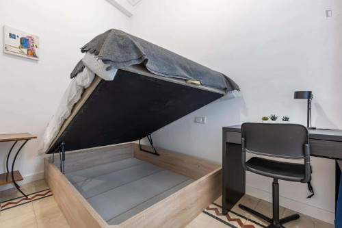 Room in Calle Tundidores, Granada for 150 m² with 8 bedrooms - Gallery - 5