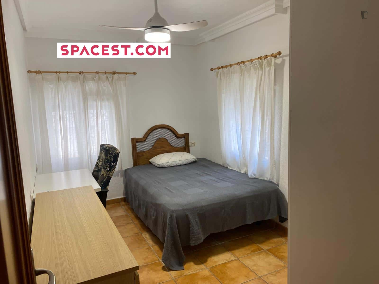 Room In Calle Huelva, Murcia For 94 M² With 3 Bedrooms - 1