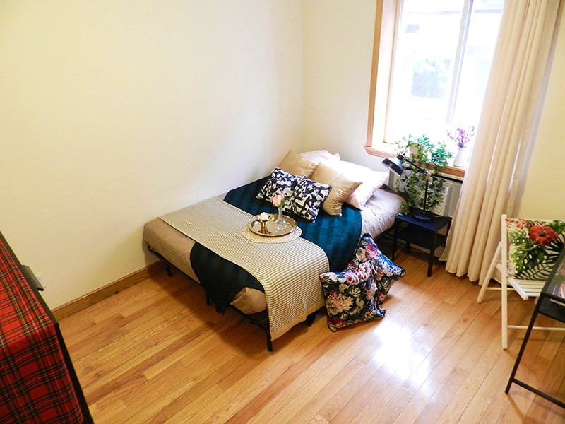 Room B - 18