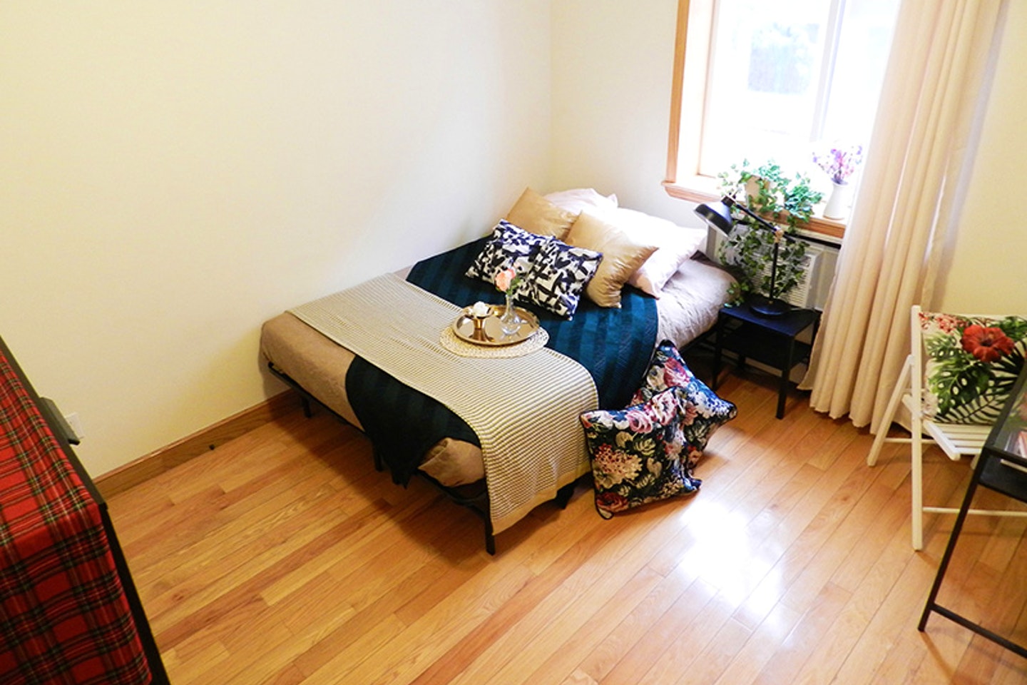 Room B - 6