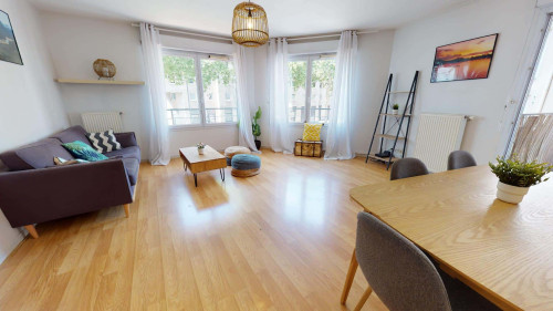 Room in Rue Paul Cazeneuve, Lyon for 76 m² with 4 bedrooms