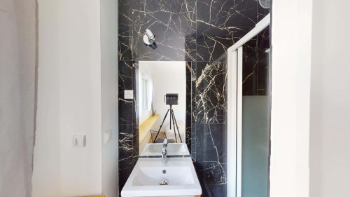 Room in Rue d'Etrembières, Annemasse for 81 m² with 5 bedrooms