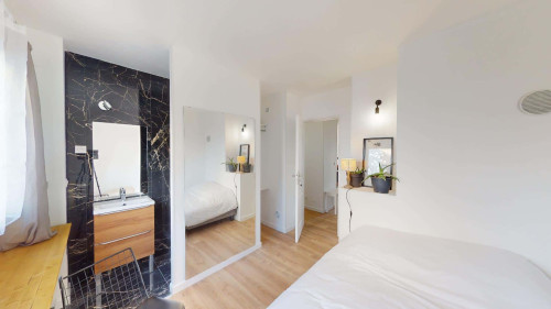 Room in Rue d'Etrembières, Annemasse for 81 m² with 5 bedrooms