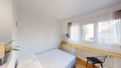 Room in Rue d'Etrembières, Annemasse for 81 m² with 5 bedrooms