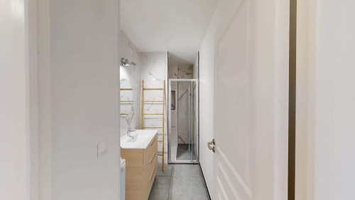 Room in Rue d'Etrembières, Annemasse for 81 m² with 5 bedrooms - Gallery - 10