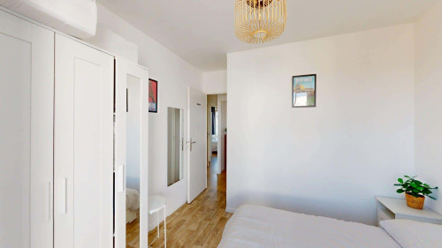 Room in Avenue Edouard Vaillant, Bobigny for 89 m² with 4 bedrooms