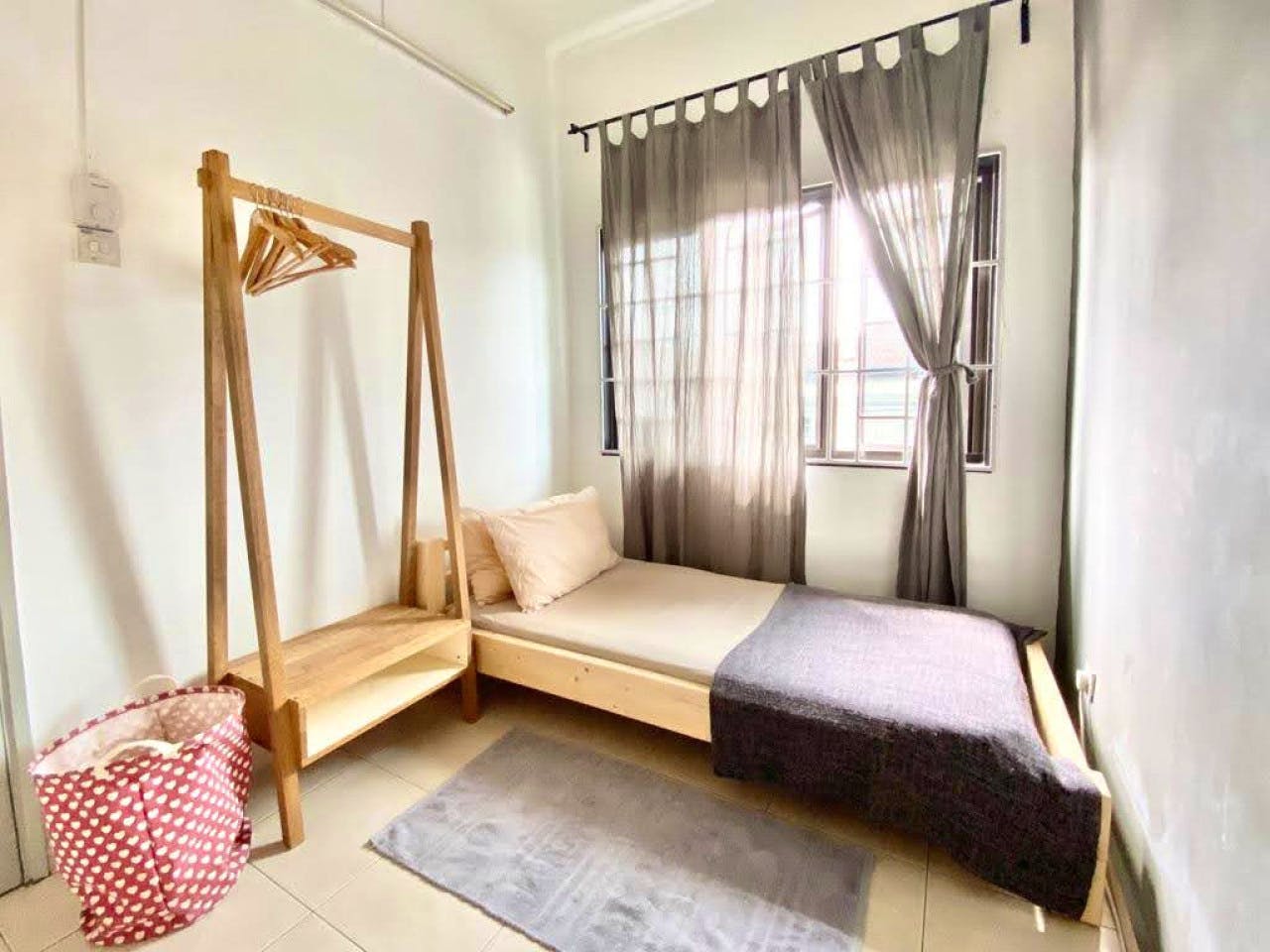  The Minimalist Room  -  Vibrant Boho Styled House w/ Coworking  - Gallery -  20