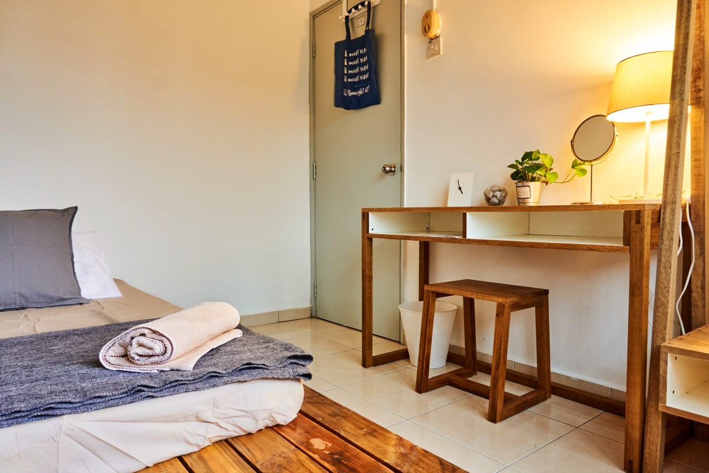  The Minimalist Room  -  Vibrant Boho Styled House w/ Coworking  - Gallery -  2