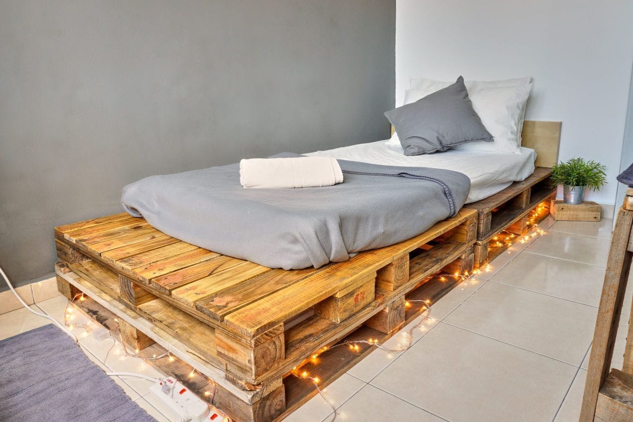  The Minimalist Room  -  Vibrant Boho Styled House w/ Coworking  - Gallery -  11
