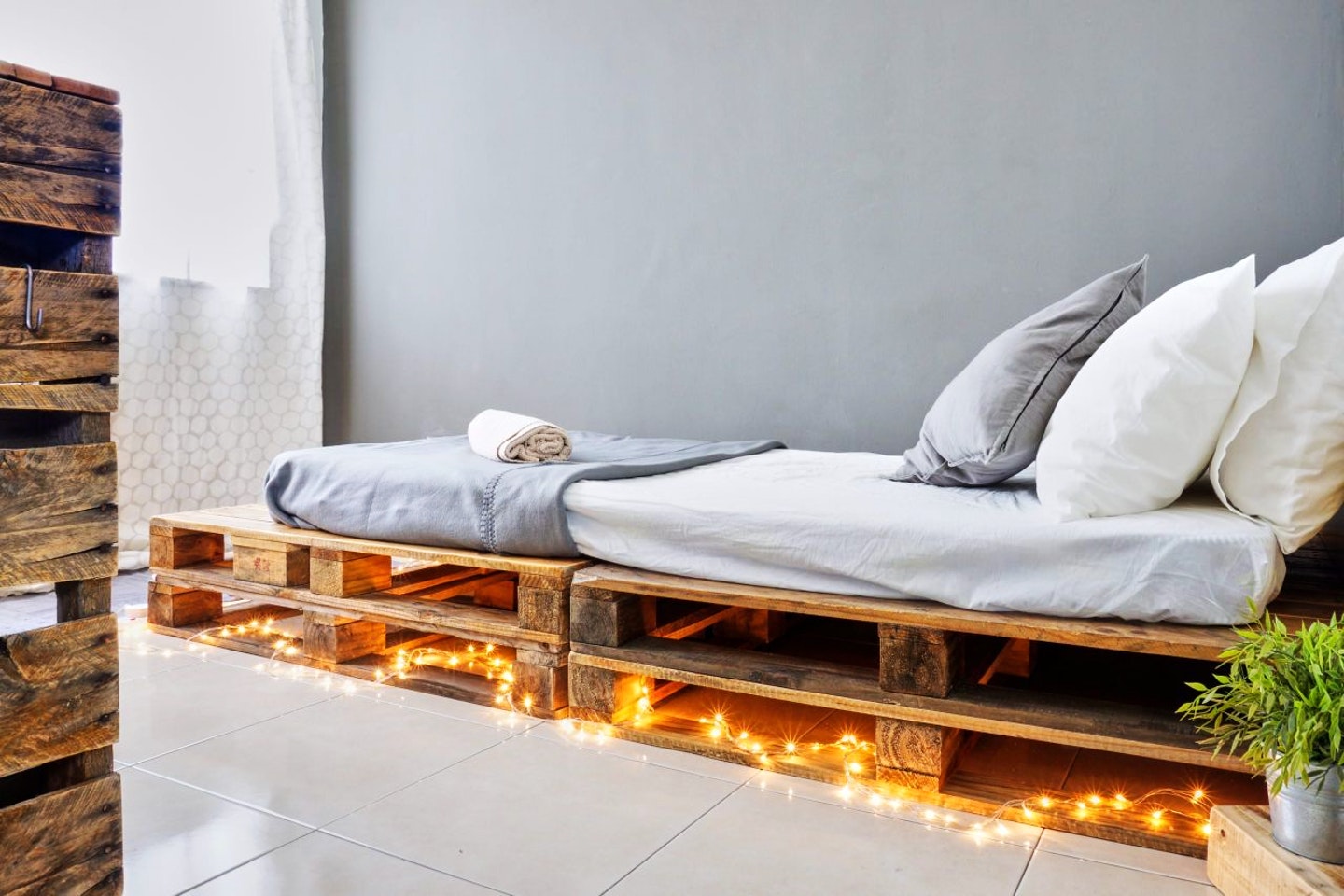 The Minimalist Room  -  Vibrant Boho Styled House w/ Coworking  - Gallery -  3