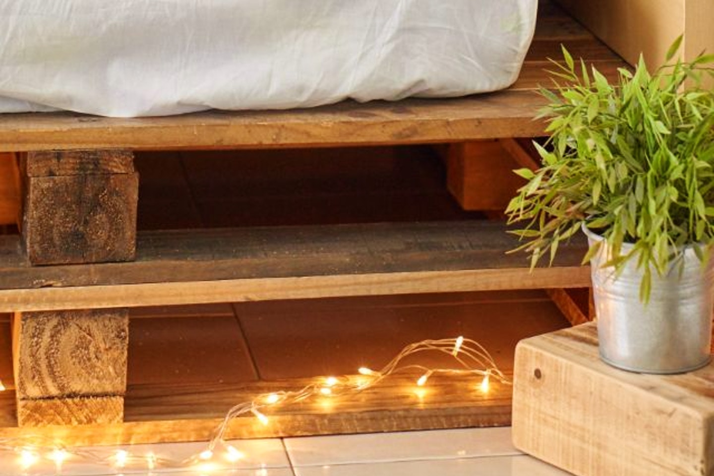  The Minimalist Room  -  Vibrant Boho Styled House w/ Coworking  - Gallery -  5