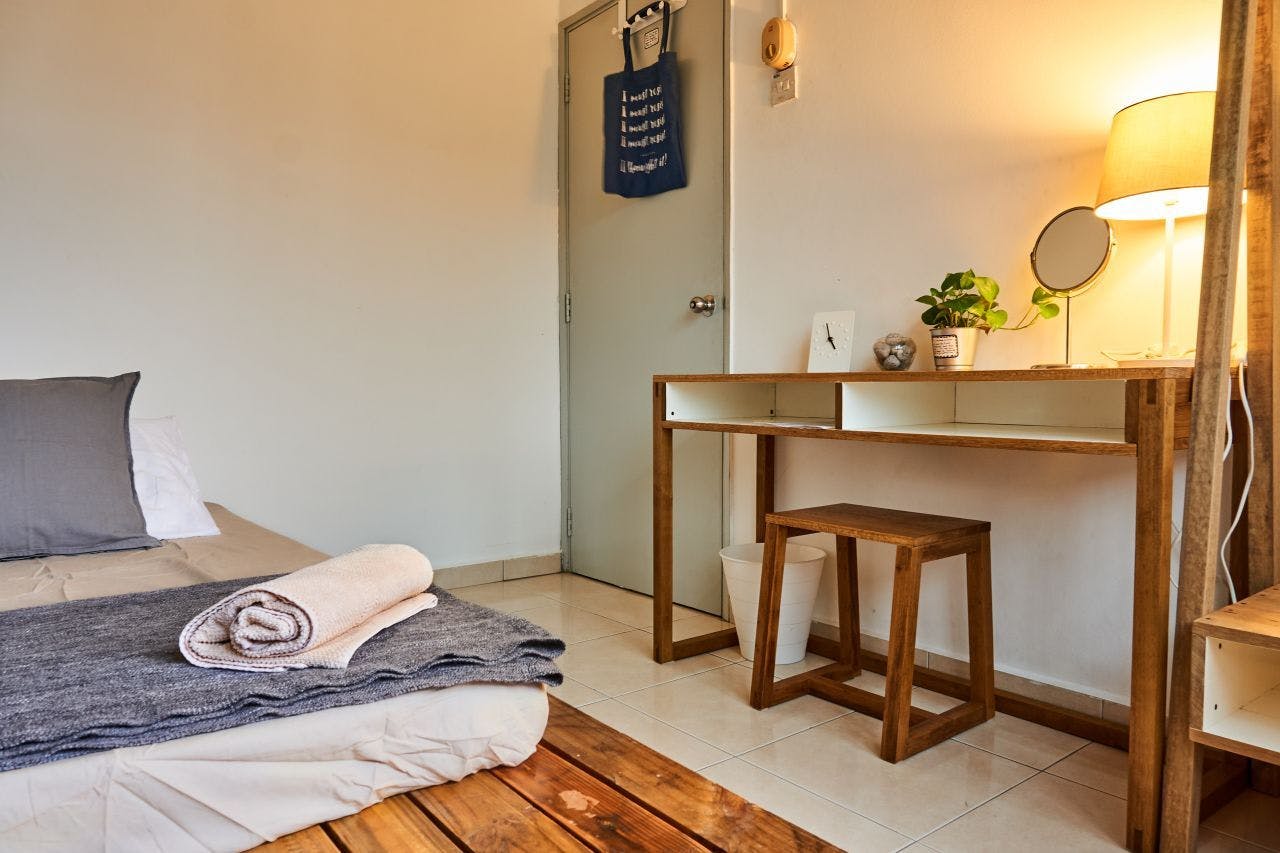  The Minimalist Room  -  Vibrant Boho Styled House w/ Coworking  - Gallery -  9