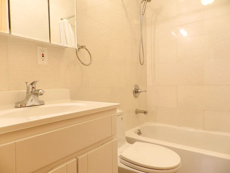 Room A - Double Bed W/ Own Bath - 23