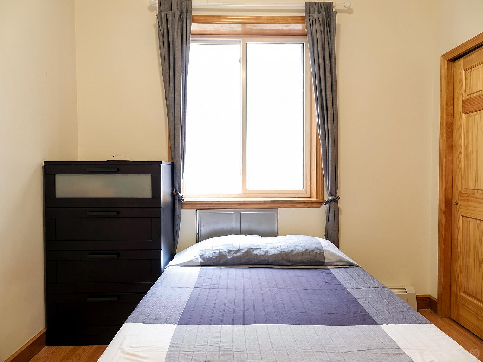 Room A - Double Bed W/ Own Bath - 50