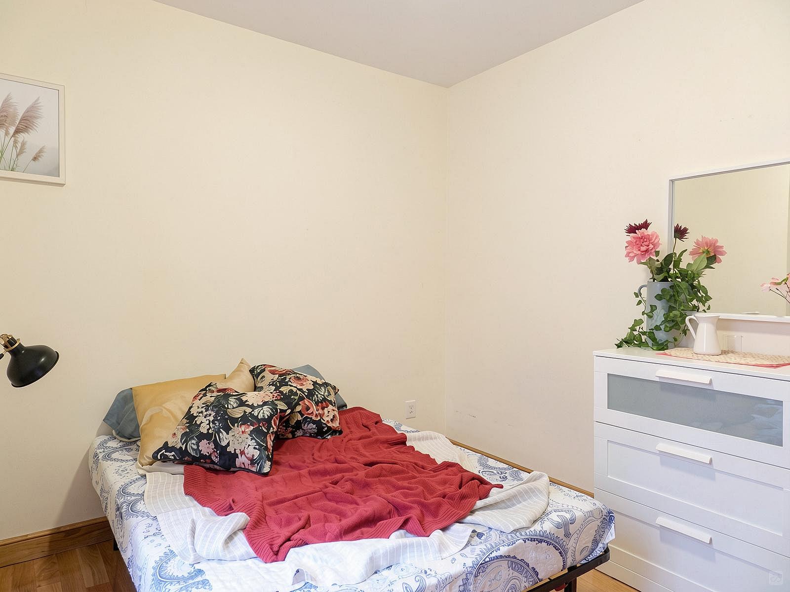 Room B - 40