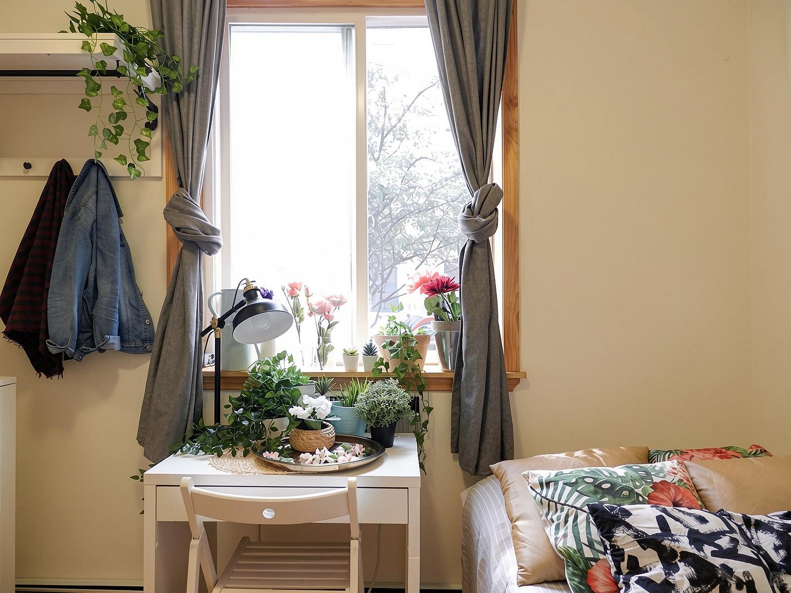 Room C - 70