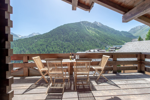 Charming Chalet w/ Stunning Alps View w/ Coworking + Outdoor Areas