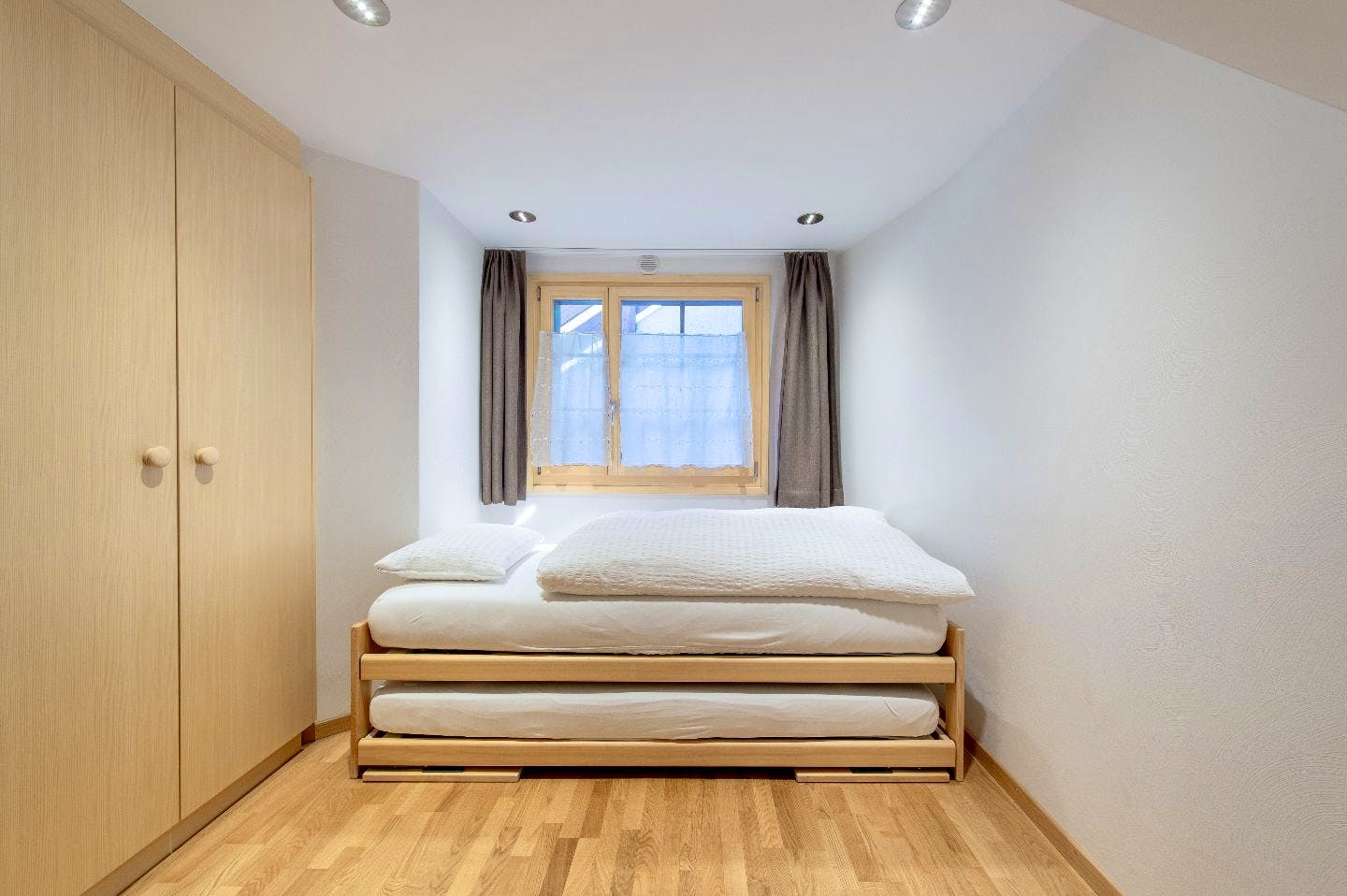 Single Room - Charming Chalet w/ Stunning Alps View w/ Coworking + Outdoor Areas - Gallery - 18