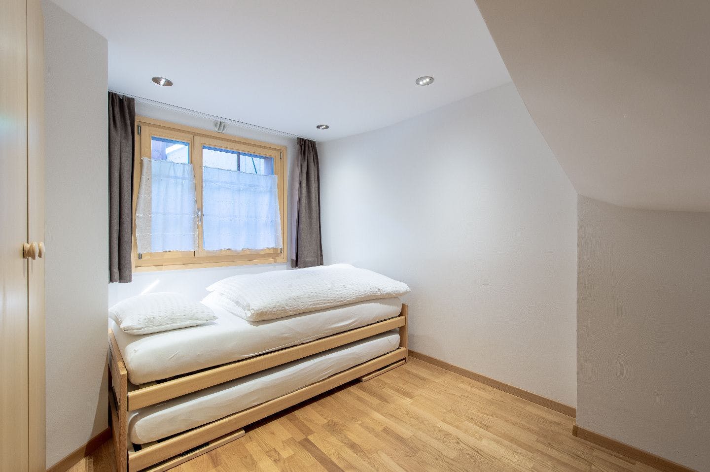 Single Room - Charming Chalet w/ Stunning Alps View w/ Coworking + Outdoor Areas - Gallery - 10