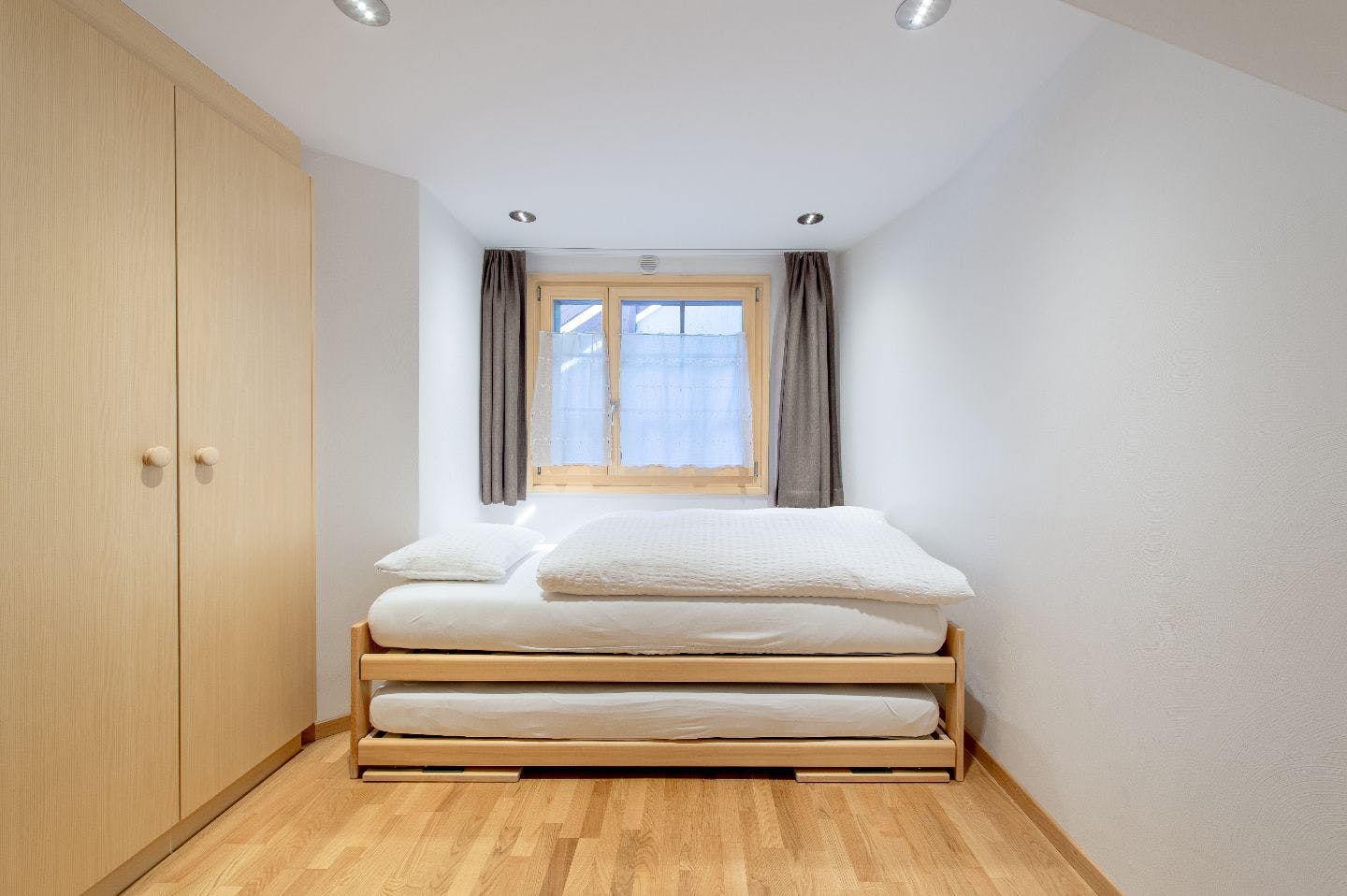 Single Room - Charming Chalet w/ Stunning Alps View w/ Coworking + Outdoor Areas - Gallery - 11