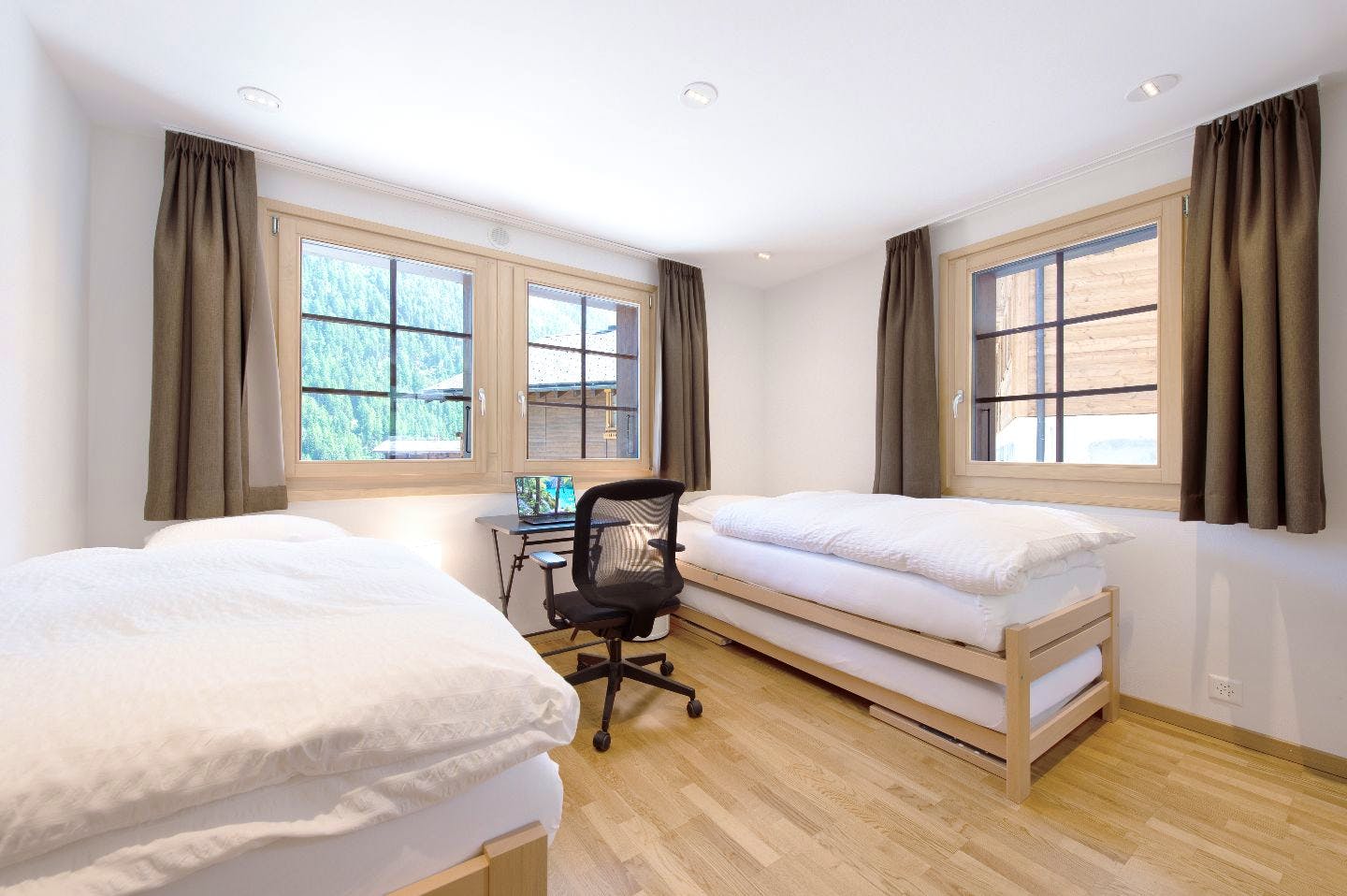 Twin Room - Charming Chalet w/ Stunning Alps View w/ Coworking + Outdoor Areas - Gallery - 12