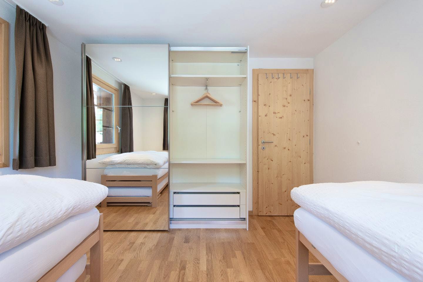 Twin Room - Charming Chalet w/ Stunning Alps View w/ Coworking + Outdoor Areas - Gallery - 14
