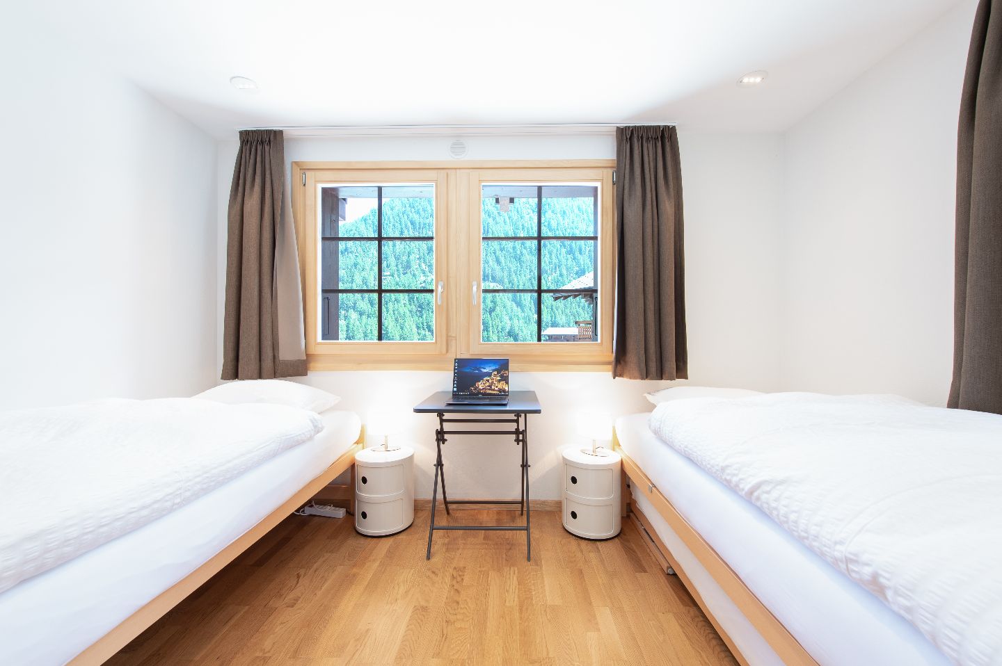 Twin Room - Charming Chalet w/ Stunning Alps View w/ Coworking + Outdoor Areas - Gallery - 19