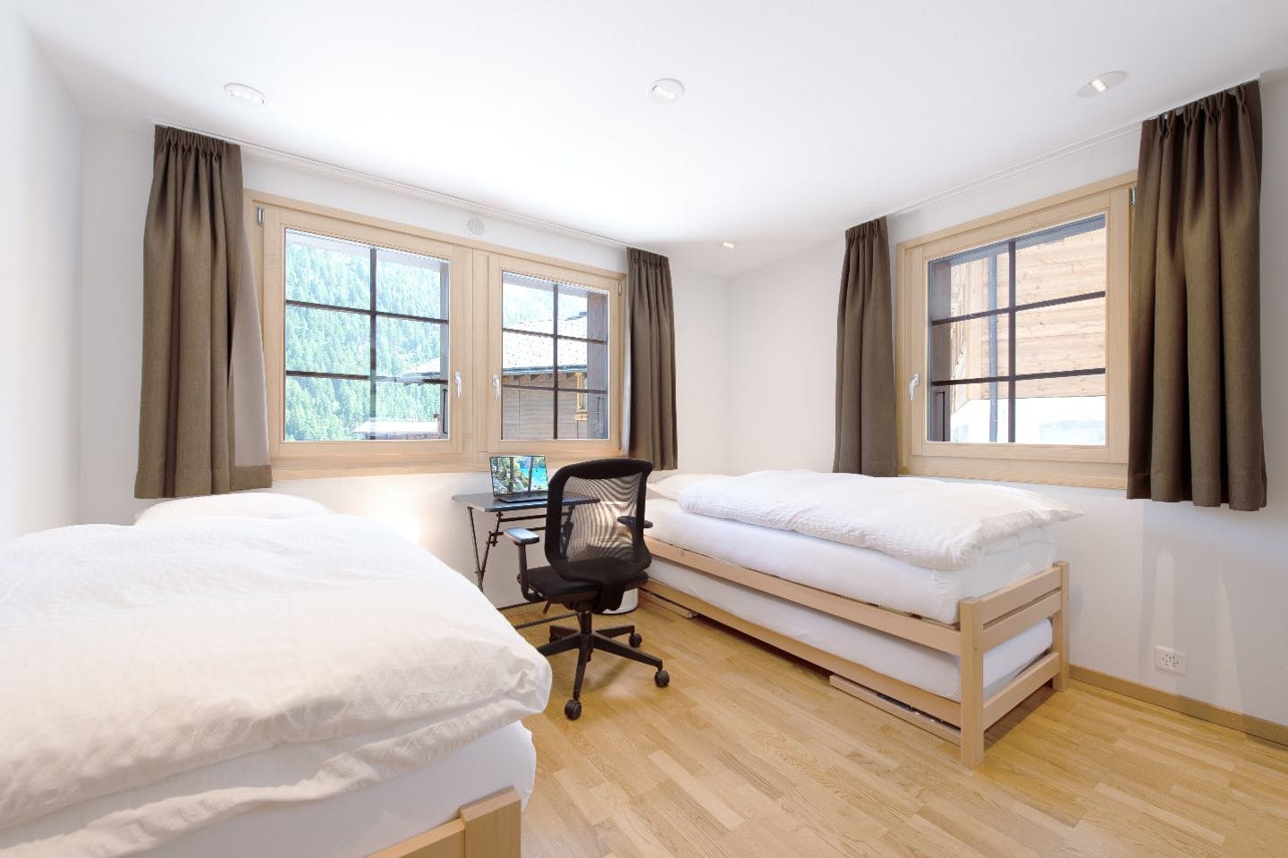 Twin Room - Charming Chalet w/ Stunning Alps View w/ Coworking + Outdoor Areas - Gallery - 1