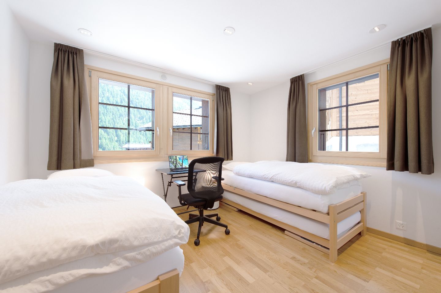 Twin Room - Charming Chalet w/ Stunning Alps View w/ Coworking + Outdoor Areas - Gallery - 18
