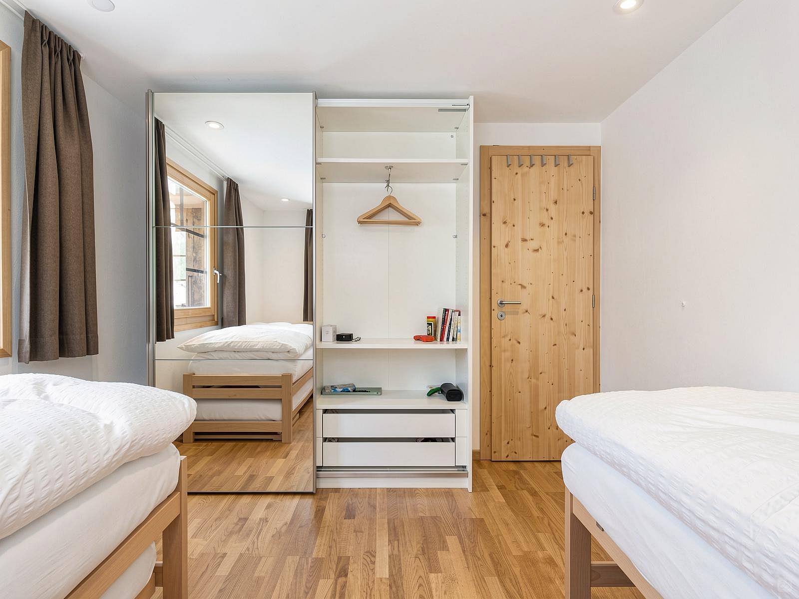 Twin Room - Charming Chalet w/ Stunning Alps View w/ Coworking + Outdoor Areas - Gallery - 32