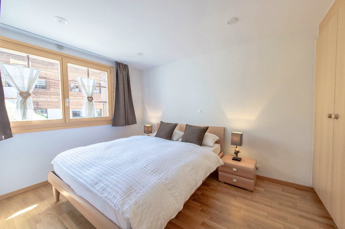 Double Room - Charming Chalet w/ Stunning Alps View w/ Coworking + Outdoor Areas - Gallery - 23