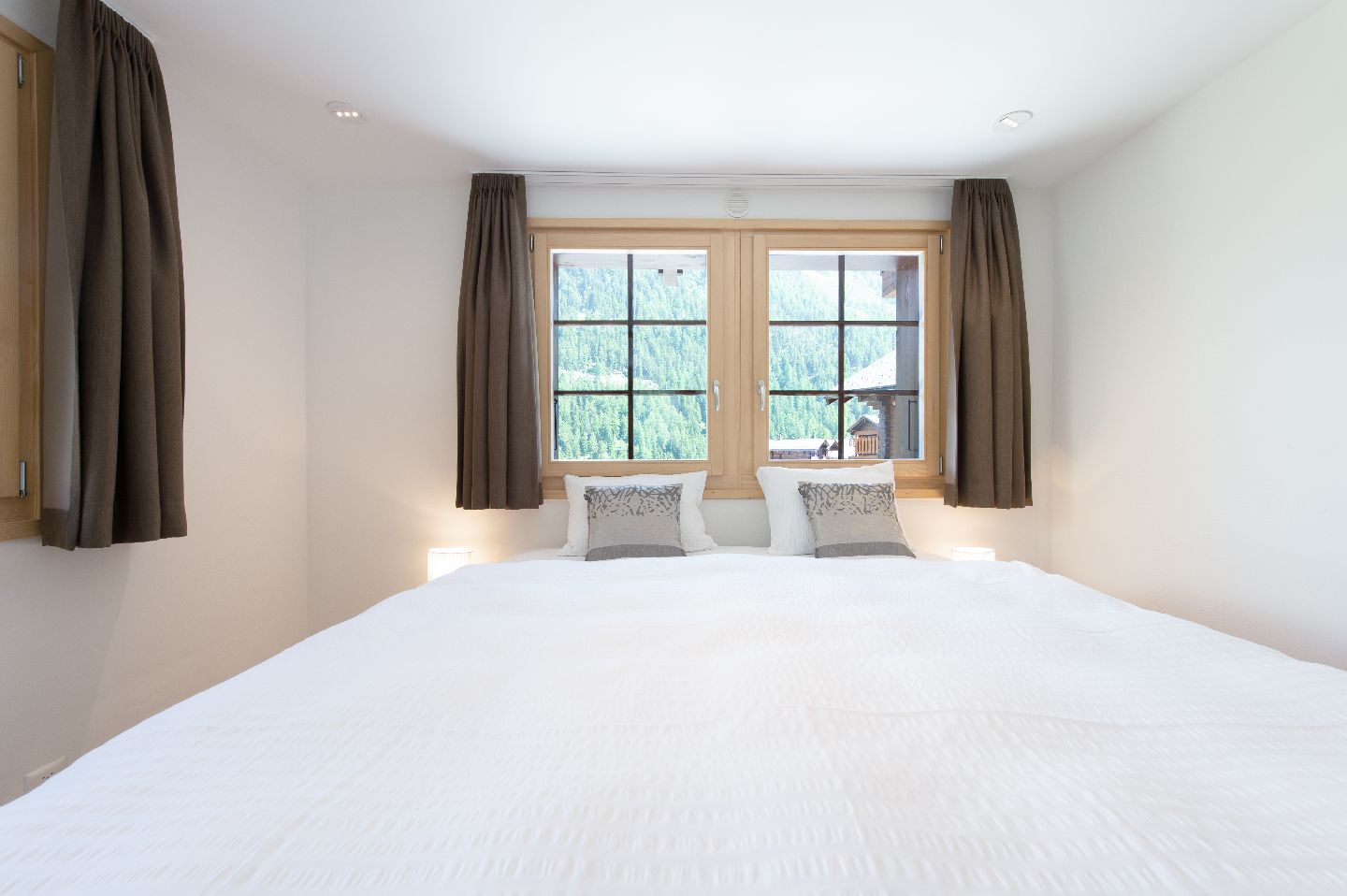 Double Room - Charming Chalet w/ Stunning Alps View w/ Coworking + Outdoor Areas - Gallery - 29