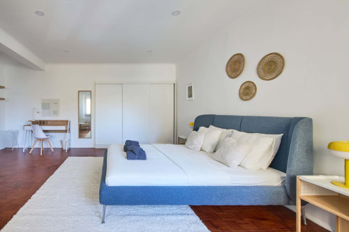 Room with private bathroom in a 4-bedroom apartment in Rua República da Bolívia, Lisboa - Room 1 - Gallery - 8