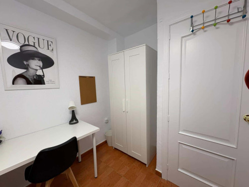 Room in Calle Platero Pedrajas, Córdoba with 3 bedrooms - Gallery - 6
