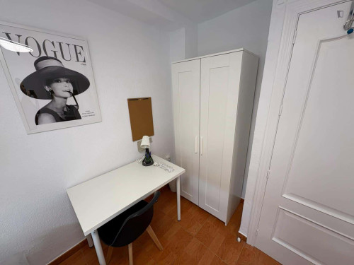 Room in Calle Platero Pedrajas, Córdoba with 3 bedrooms - Gallery - 3