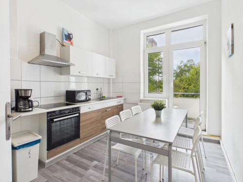 Business Apartment with Balcony and Open Living Concept in Bremerhaven - Gallery - 5