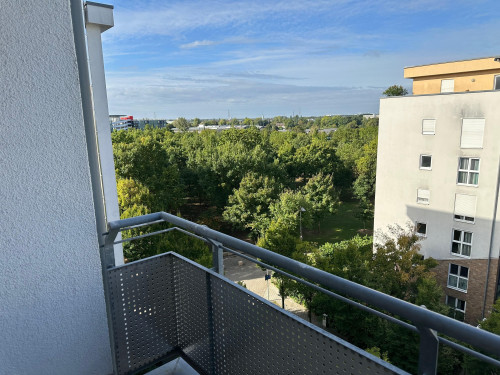 Modern 2-room apartment with balcony and park view in Frankfurt